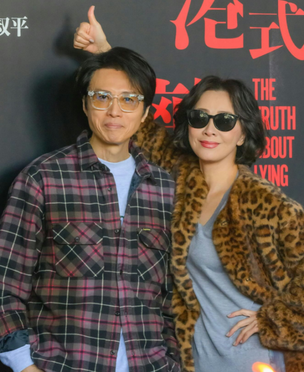 第二证券 TVB前男星过65岁生日！被靓丽女子从后拥抱！罕见开口回应二人关系！